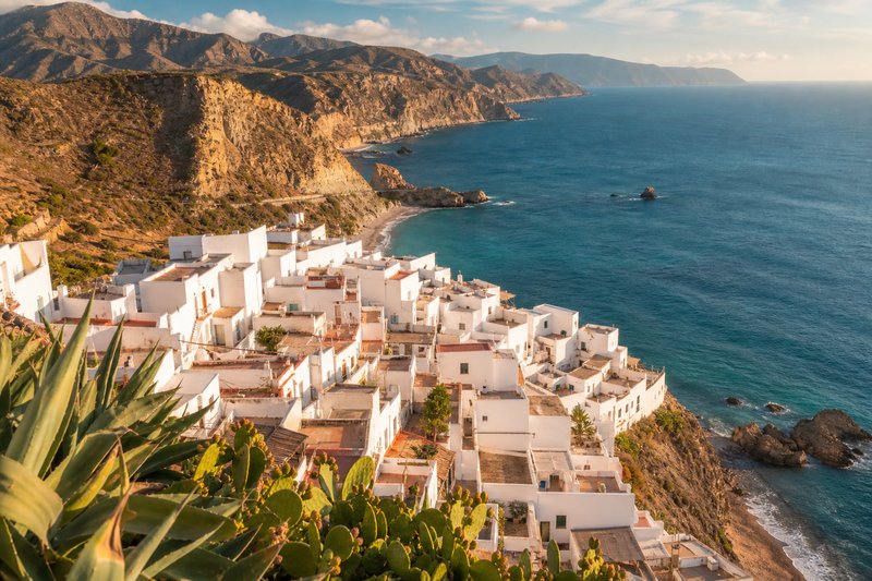 Las Negras, pueblo costero dentro del Parque Natural de Cabo de Gata-Níjar, visto desde el cerro